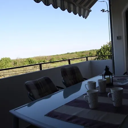 Hh Korsa With Shared Pool Sveti Lovreč Pazenatički