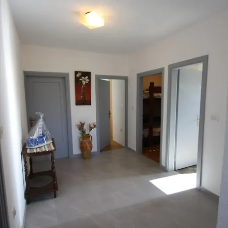 Marinela Korsa With Pool Guest house