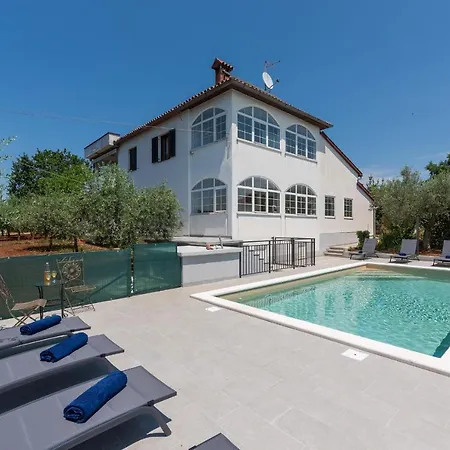 Marinela Korsa With Pool Guest house 3*