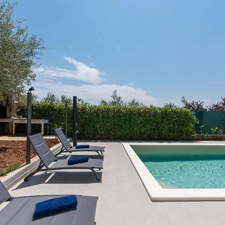 Marinela Korsa With Pool