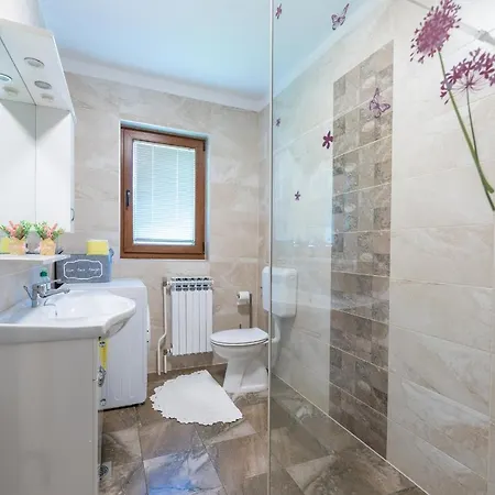 Guest house Marinela Korsa With Pool