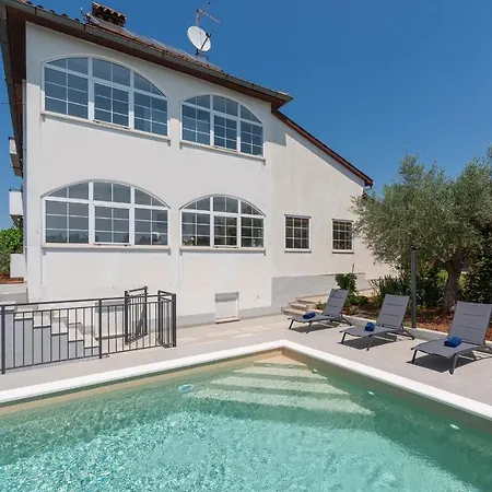 Marinela Korsa With Pool Guest house 3*