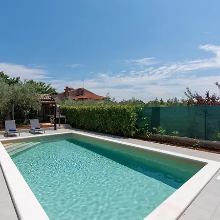 بيت ضيافة Hh Korsa With Pool 3*
