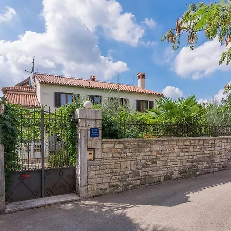 Guest house Marinela Korsa With Pool Sveti Lovrec Pazenaticki