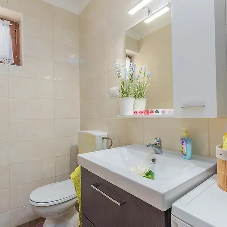 Guest house Marinela Korsa With Pool 3*