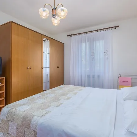 ゲストハウス Hh Korsa With Pool Sveti Lovreč Pazenatički