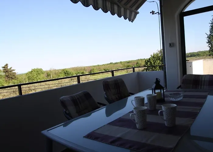 Hh Korsa With Pool Sveti Lovreč Pazenatički