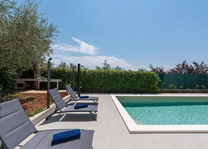 Hh Korsa With Pool