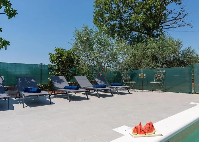 Hh Korsa With Pool بيت ضيافة