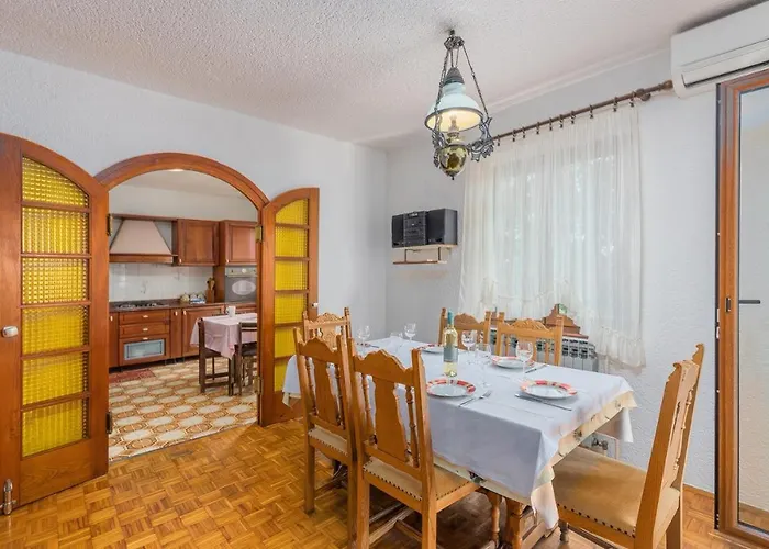 Hh Korsa With Pool بيت ضيافة Sveti Lovreč Pazenatički