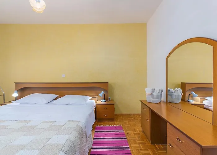 Hh Korsa With Pool بيت ضيافة Sveti Lovreč Pazenatički